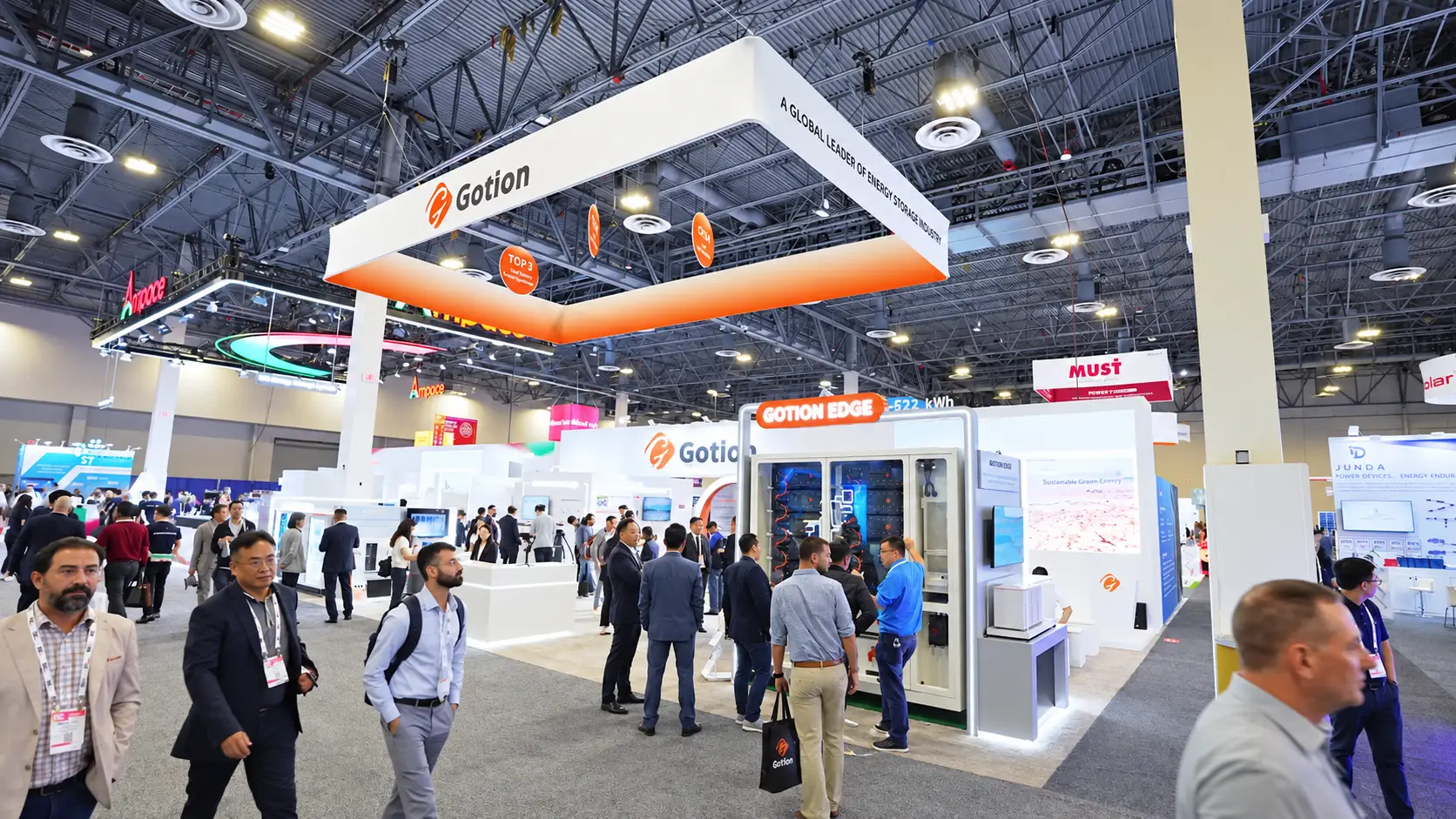 封面-Visitors exploring Gotion High-tech’s energy storage solutions at RE+ 2025 in the United States